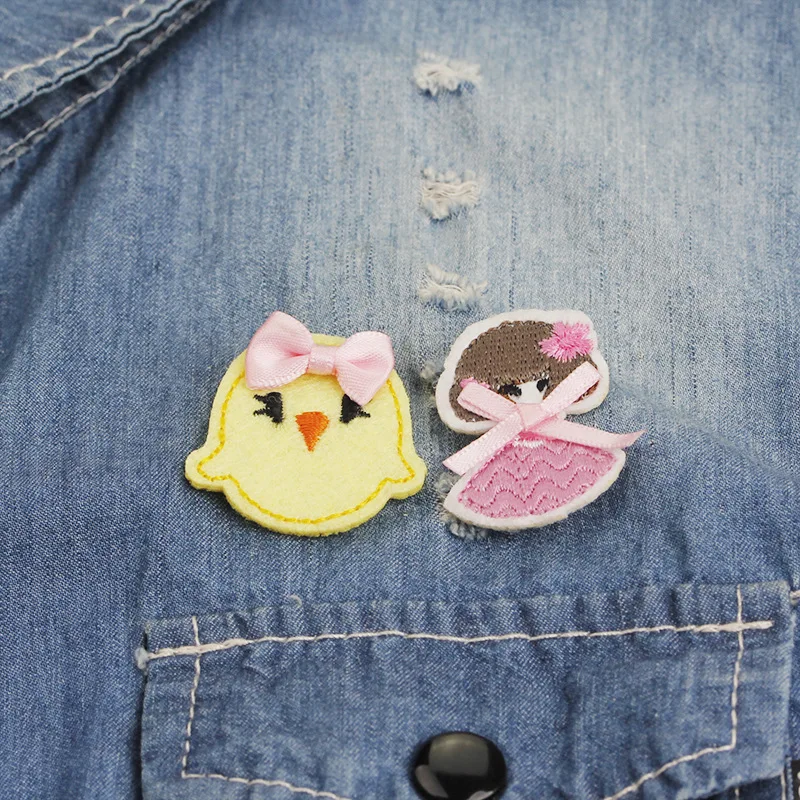 

Japanese Korean Cartoon Accessories Handmade Knitted Fabric Cartoon Princess Small Yellow Chicken Children Brooch Sell Meng Usef