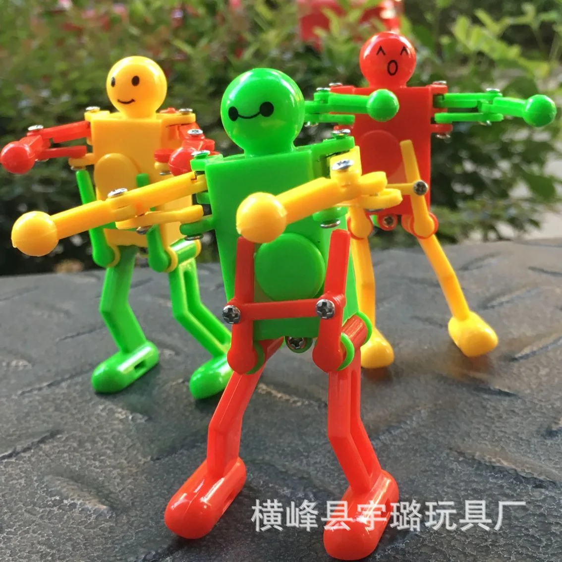 Stall Hot Selling Winding Toy Wind up Robot Spring Robot Torsion Butt Dancing Robot
