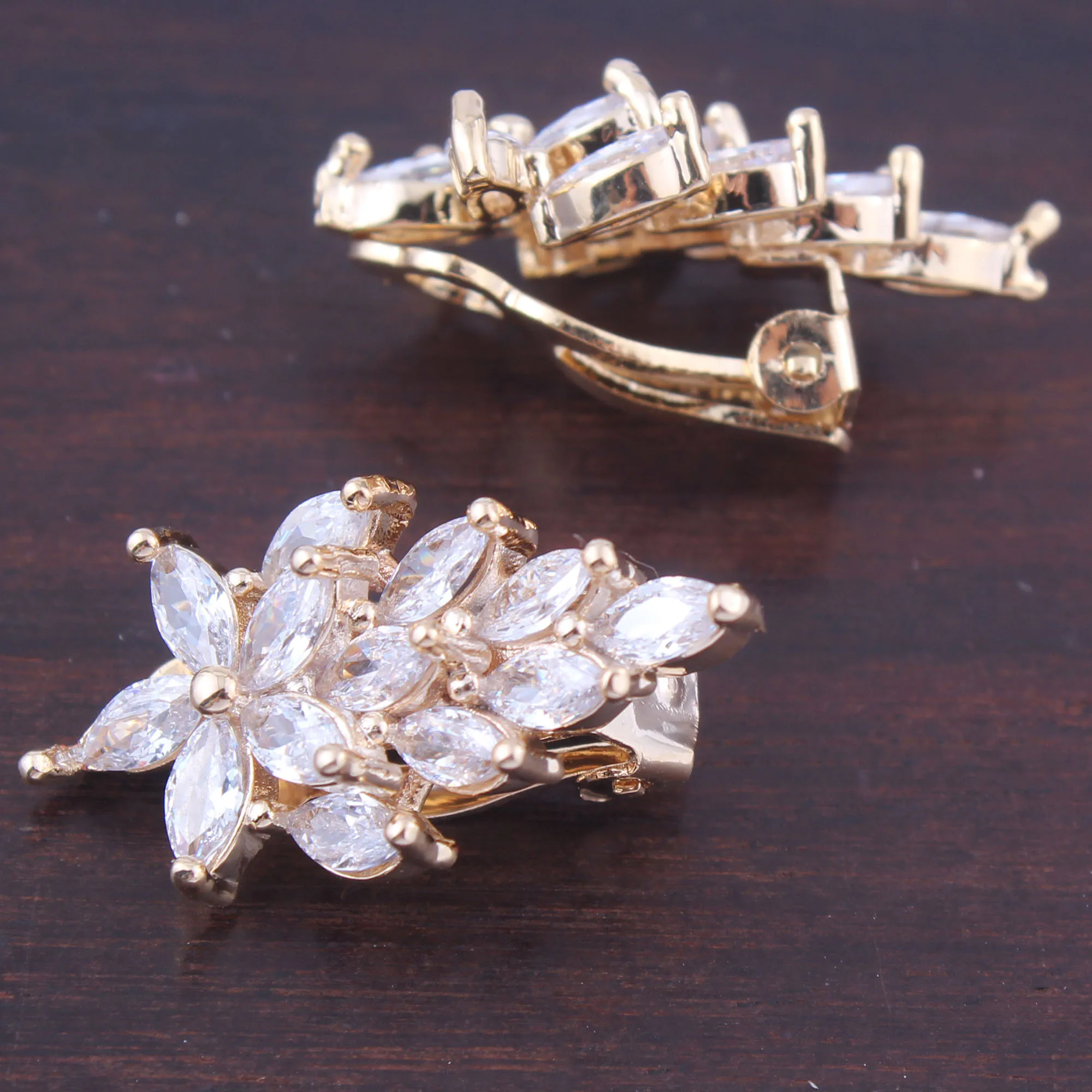 AAA CZ Leaf Shape Clip on Earrings Not Pierced For Women Girls Luxury Fashion Bridal Wedding Ear Cuff Earrings Good Gift
