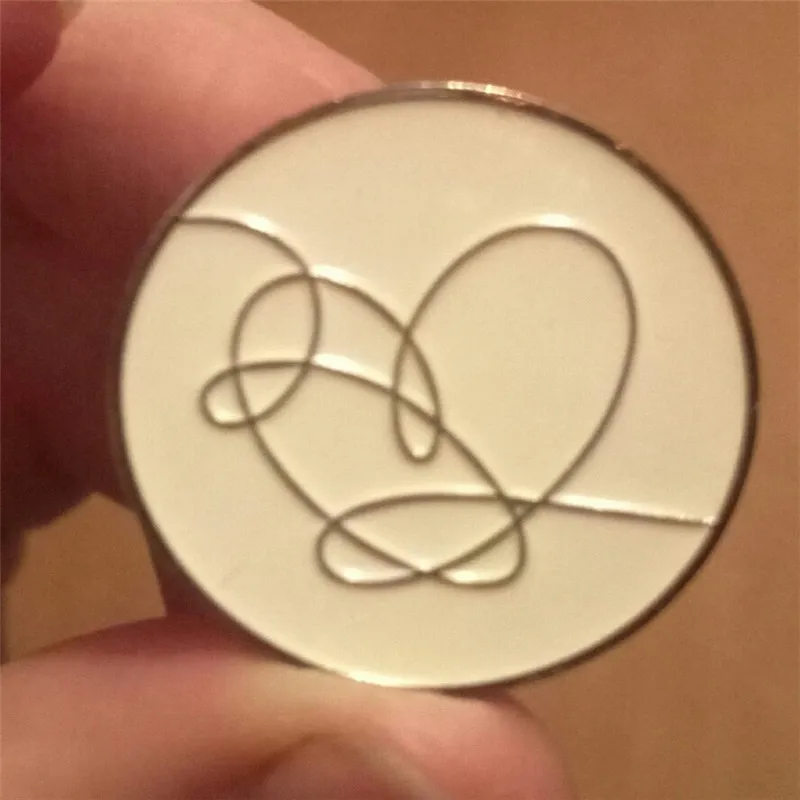 Love Yourself World Tour Сеул концерт броши металлическая брошь MD знак для одежды Для женщин Для мужчин шляпа рюкзак вечерние ювелирные изделия