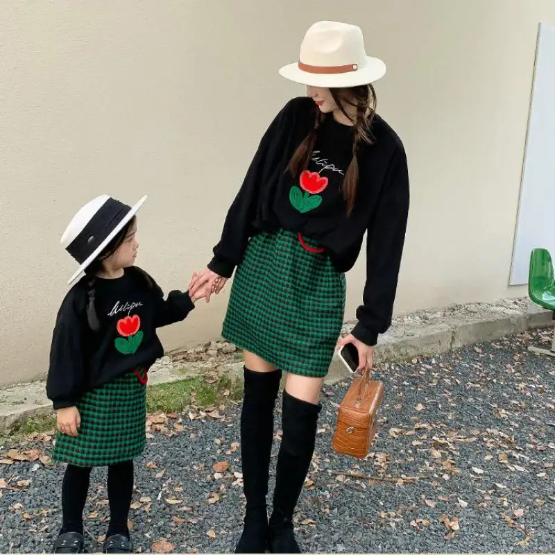 

Mother Daughter Matching Clothing Sets Parent-Child Christmas Outfit Autumn/Winter Girls Women's Christmas Hoodie Plaid Skirt