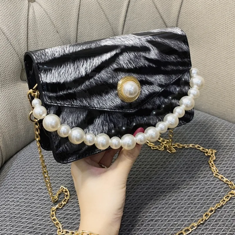

2020 Korean version of the new Korean version of high-quality brand designer one-shoulder fashion all-match chain messenger bag