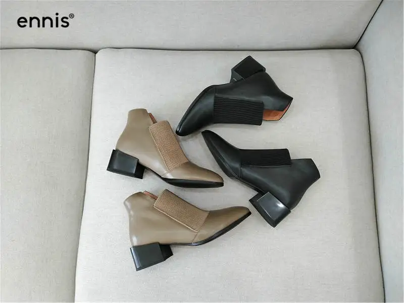 Новинка; женские ботинки с острым носком; ботильоны из натуральной кожи на массивном каблуке; сезон осень; Цвет Черный; Kahki; модная женская обувь; женские ботинки; A8124