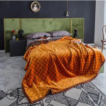 

High quality Super Soft Bedroom Luxury Bed Blanket Double-sided Thick Warm And Soft Multifunctional Blanket the size 150x200cm