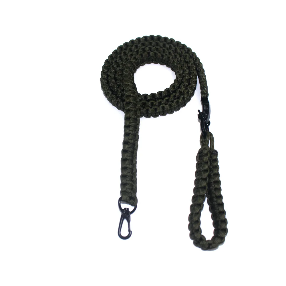 

Processing Outdoor Pet Supplies Hand Holding Rope Nylon Square Knot Umbrella Rope Weaving in Canine Dog Leash Leash Gravity
