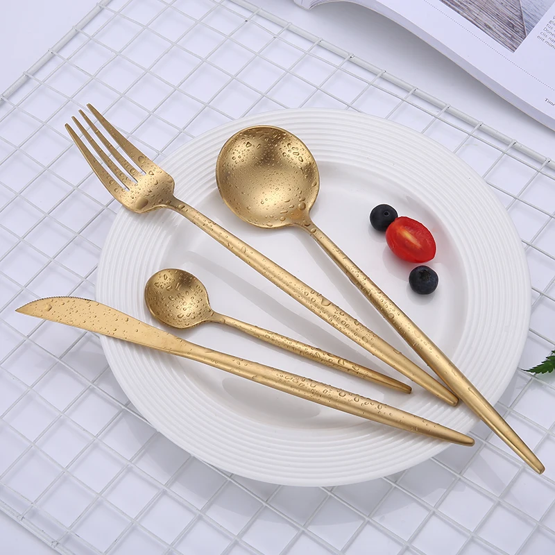 gold dinnerware set  (4)