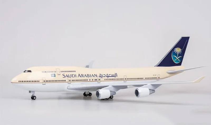 1/150 весы Boeing B747-400 авиасимулятор модель игрушки 47cmSaudi Arabian Airline самолет W свет и колеса литой под давлением пластилсамолет