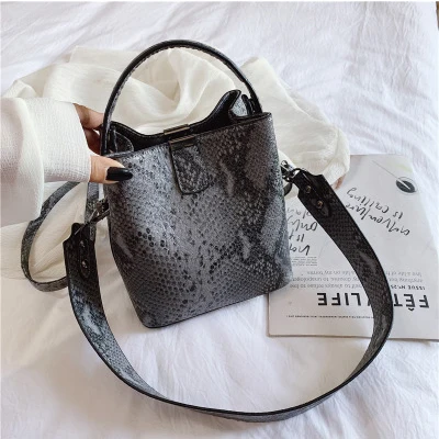 Casual Wide Strap Women's Messenger Bags for Women Large-capacity Pu Leather Lady Shoulder Bags Fashion Serpentine Bucket Bags - Цвет: Balck