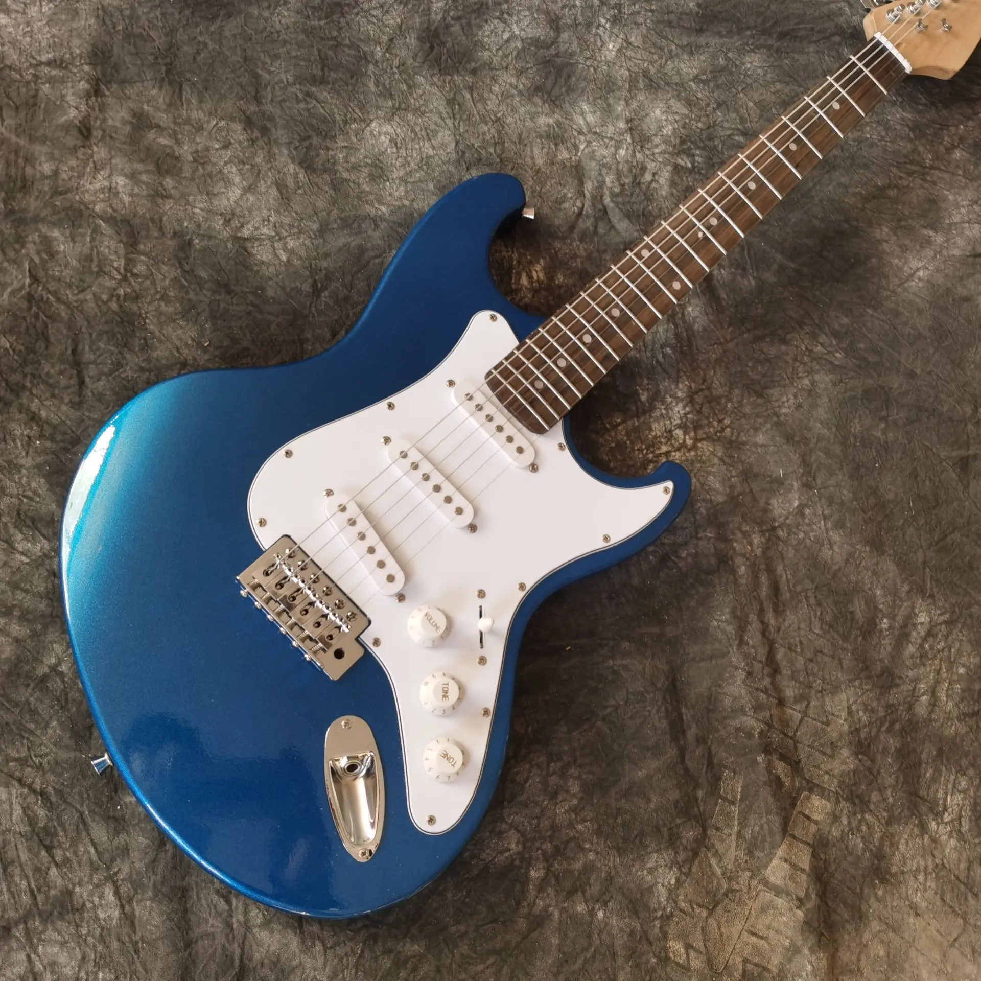

New style Electric Guitar.white pickguard,handmade 6 stings blue color gitaar.real photos