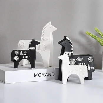 

NORDIC MODERN SIMPLE WIND CERAMIC HORSE 4PCS/SET HOUSEHOLD DECORATION LIVING ROOM SWEDISH DARA FURNISHING ARTICLES CRAFTS