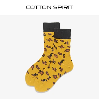 

A pair of men and women with the same paragraph in the tube of pure cotton socks yellow small leopard pattern socks
