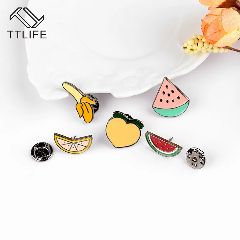 

Cartoon Fruit Brooch Banana Orange Watermelon Apple Kiwi Cherry Peach Enamel Pin Brooches for Women Kids Gift Jackets Pins Badge