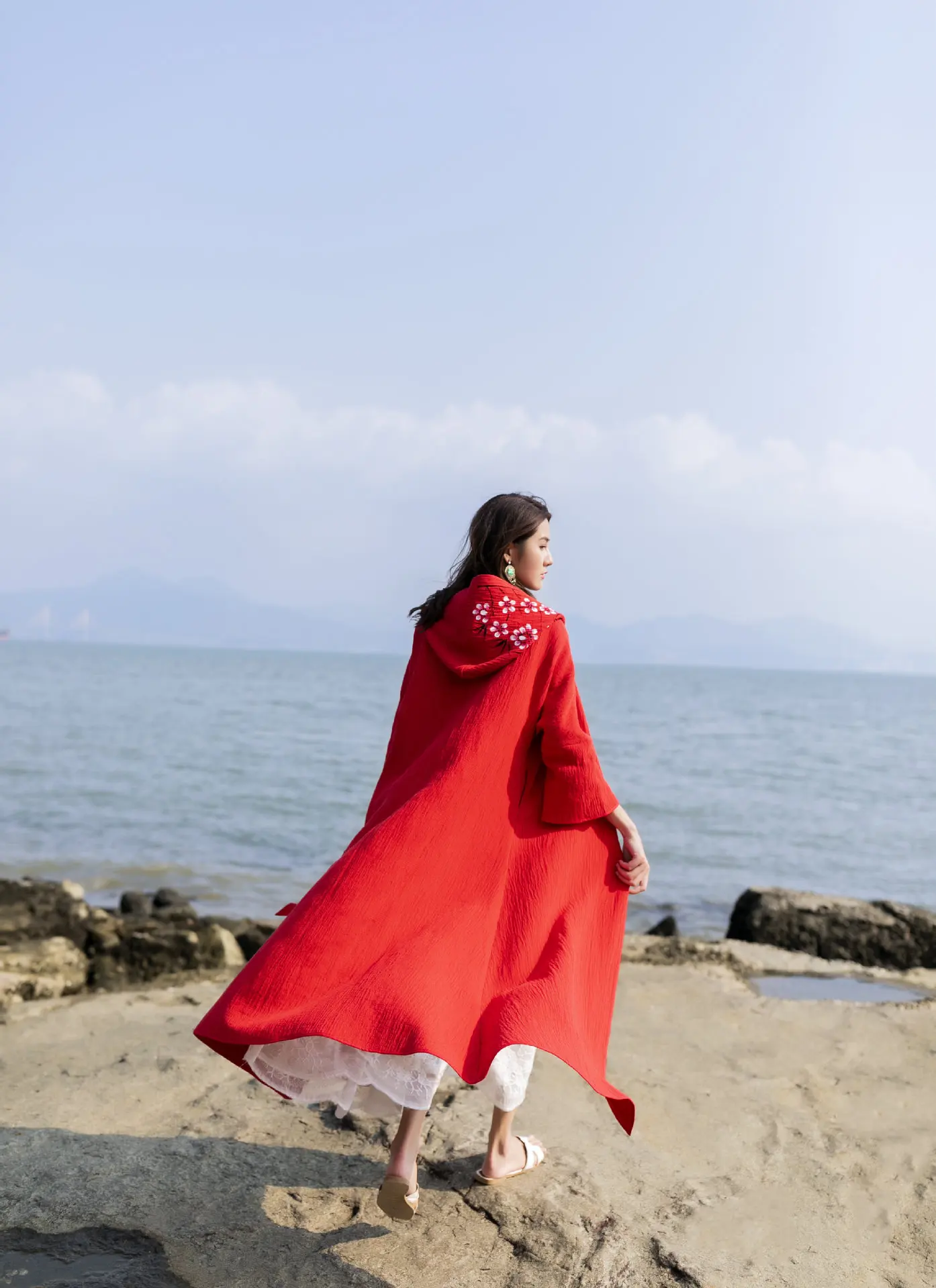 Китайский стиль цветок вышивка хлопок и лен Толстовка Тренч пальто новый дизайн Модная женская одежда Сверхъестественное длинное пальто
