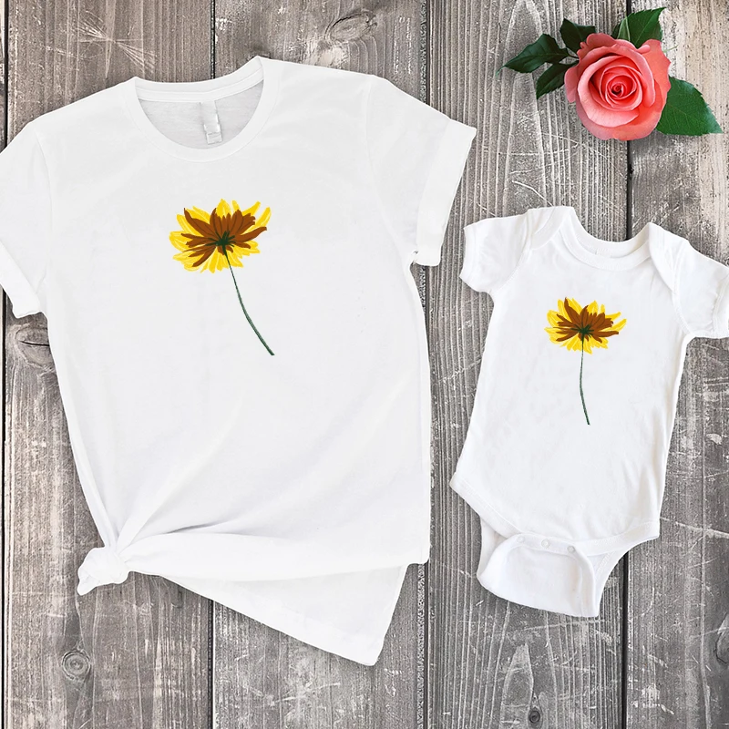 Sun Flower Big Sister Plant Pattern Print Fashion 2020 Mom and Daughter Matching Clothes Sun Flower Tshirt Family Clothing