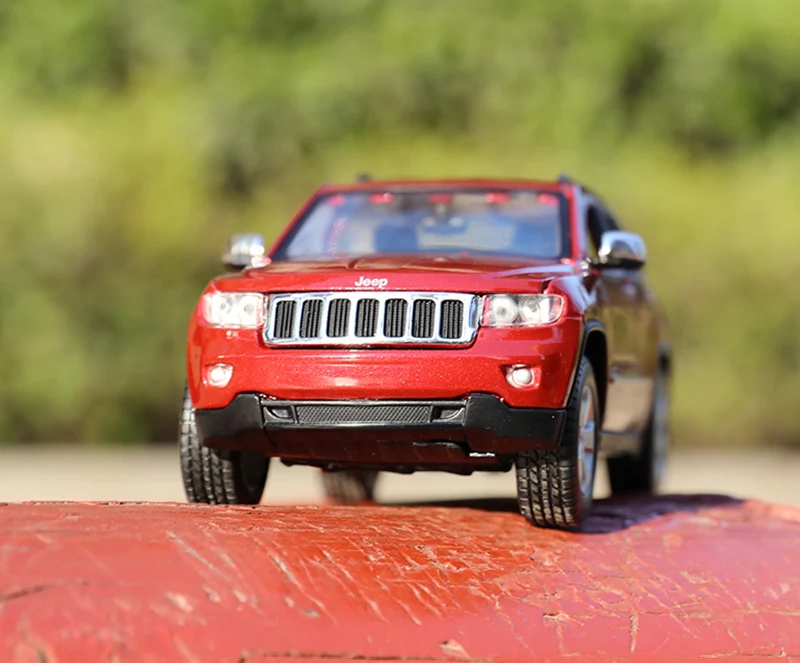 Детские игрушки Maisto 3 цвета 1/24 Литой Сплав 2011 Jeep Grand Cherokee золотой белый красный 1:24 Модель автомобиля игрушки для мальчиков подарок