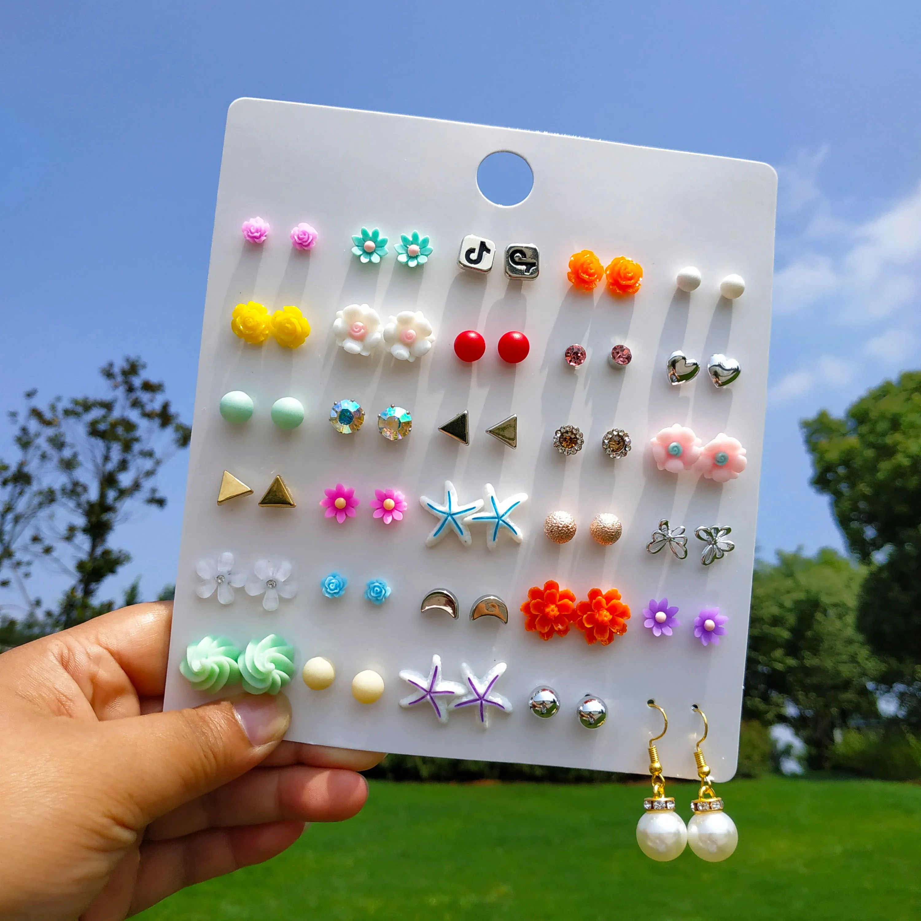 [TANI by MINETANI] 韓国☆Flora Blooming Earrings TANI by MINETANI] 韓国☆Flora Blooming Earrings (TANI by