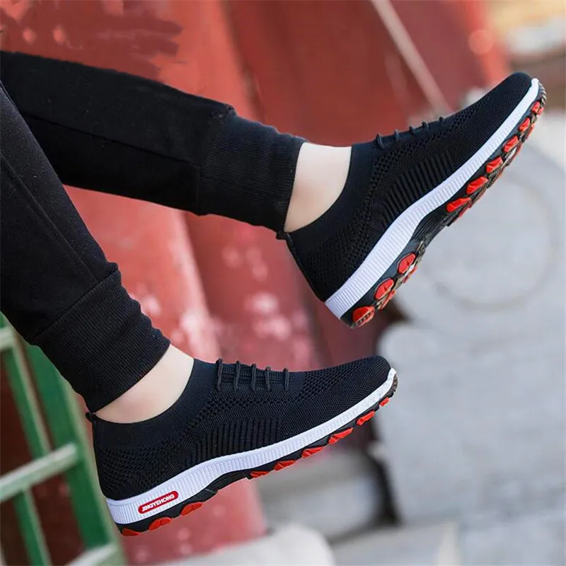 

2019 new socks shoes net red hot wild casual men's flying woven shoes