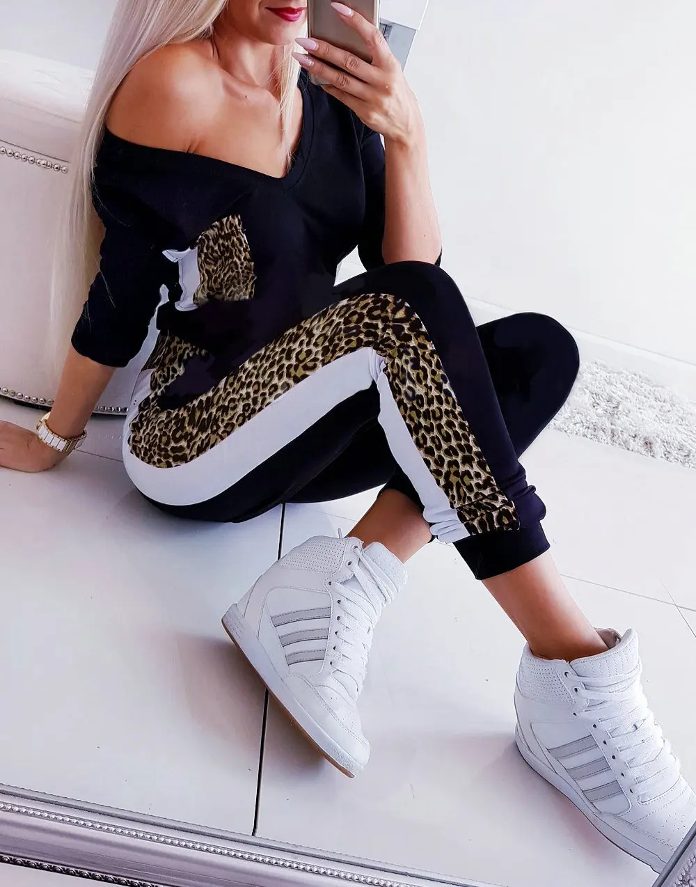 

Women Leopard Print Tracksuits 2 Pcs Outdoor Keep Warm Running Suits Jogging Yoga 2 Pcs Sets Sexy V Neck Sports Fitness Suits Xl
