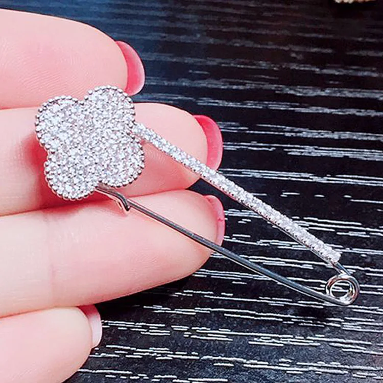 

Fashion Cardigan Sweater Clover Simple Big Pins Korean-style Zircon Brooch Corsage pi jian kou Men And Women Ornament