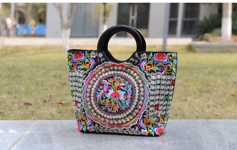 Hot Vintage embroidery women traveller handbags!Nice floral embroidered lady Casual totes Top versatile canvas Day clutches bags