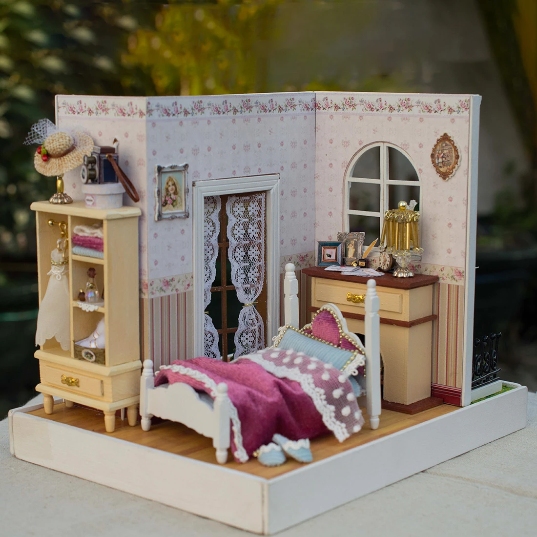 Interesting Dollhouse Sandy Happy Hour 3D Assembly DIY Household Creative House Kit With/Without Dust Cover