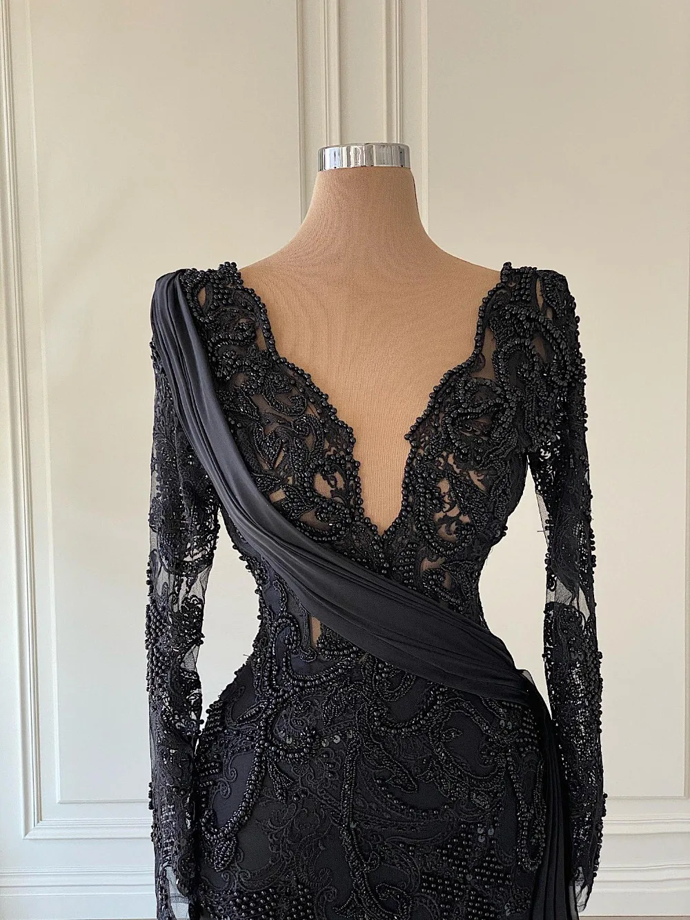 Elegant Black Lace Mermaid Prom Dresses With See Thru Full Sleeves Luxury Beaded Pearls Long Prom Gowns Vintage Formal Dress mermaid prom dresses