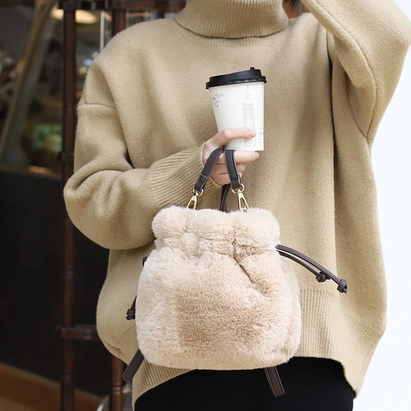 

Autumn And Winter Luxury Women's Fake Fur Handbags Wild Casual Pumping Shoulder Bucket Bag Simple Solid Color Hair Messenger Bag