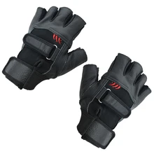 Пара черных стильных кожаных перчаток без пальцев для мужчин