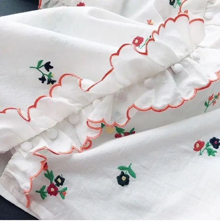 Женская белая рубашка с цветочной вышивкой, короткий рукав, новинка, летняя хлопковая блузка с v-образным вырезом и рюшами, Топ