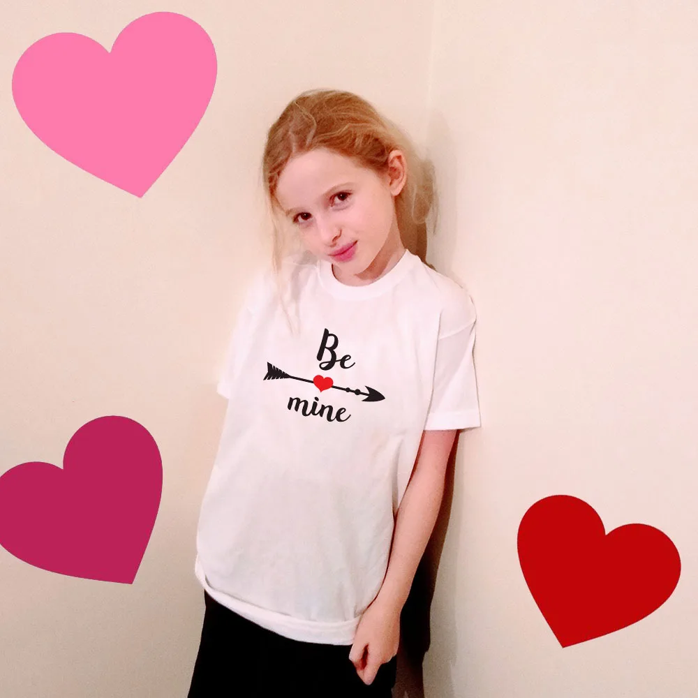 Детская футболка на День святого Валентина рубашки Be Mine клетчатые рубашки с сердечками на День святого Валентина футболка с короткими рукавами и рисунком стрелы для маленьких мальчиков и девочек