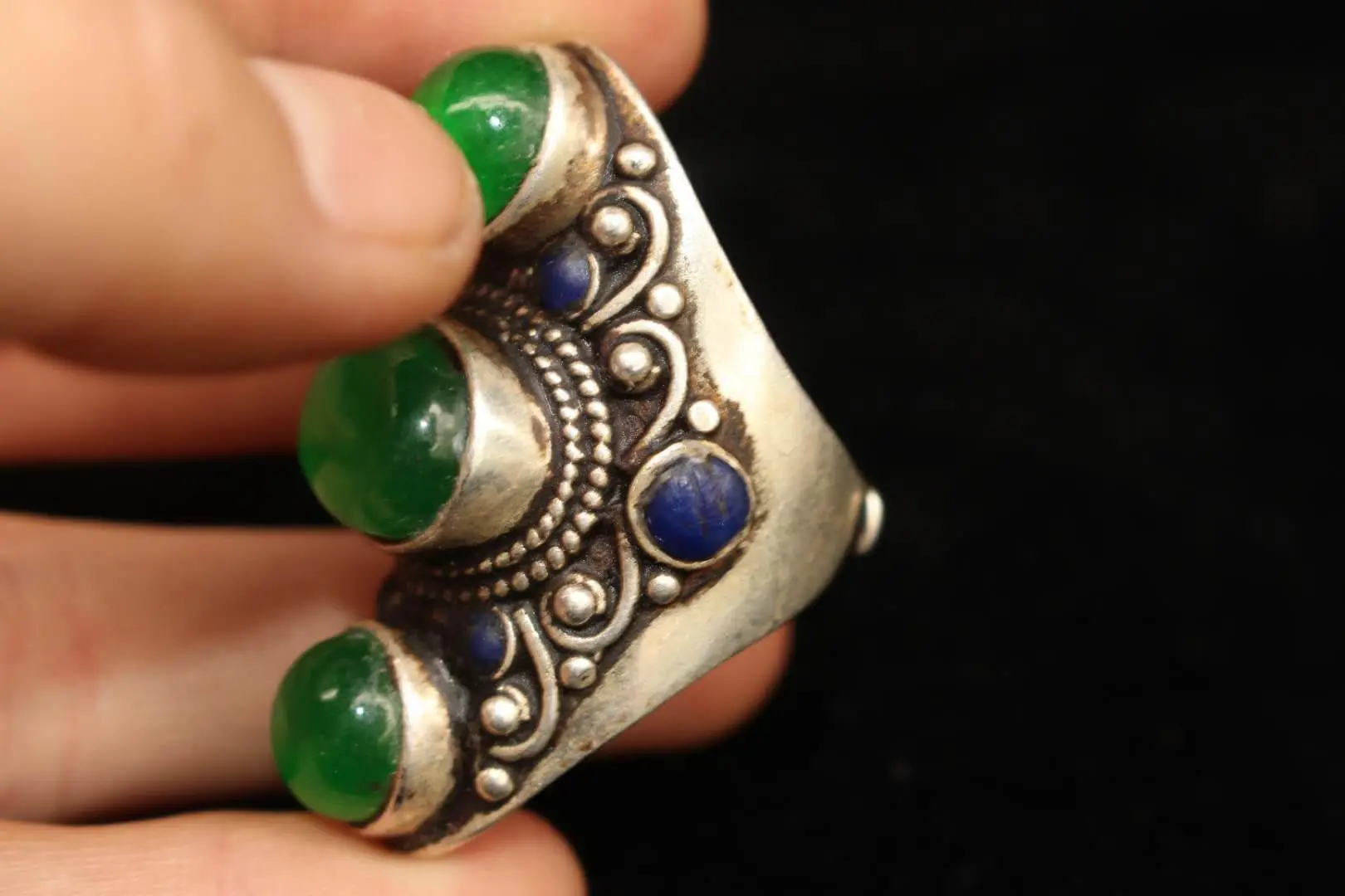 

Tibet And Nepal Folk Old Tibetan Silver Inlaid With Greenstone Jade Ring