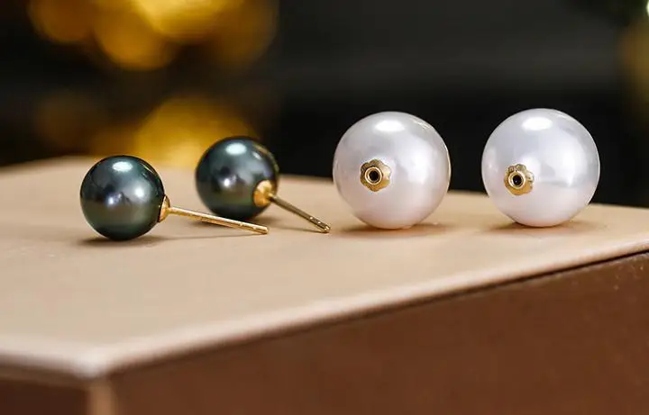 

charming6-12mm round black white pearl earring 18k