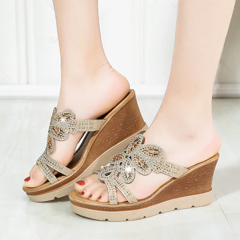 

2019 Summer Casual Hollow out Semi-high Heeled Slanted Heel Man-made Diamond Waterproof Platform Low-Cut A- line WOMEN'S Slipper