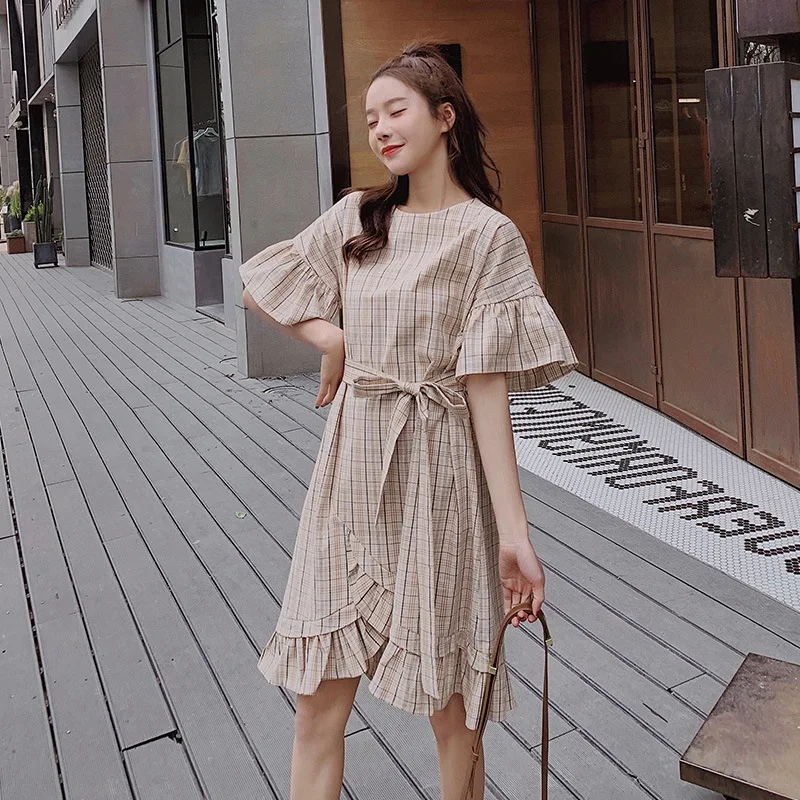 

Photo Shoot CHIC Sense of Design Retro Plaid Mid-length Crew Neck Waist Hugging Lace-up Irregular Flounced Dress Women's