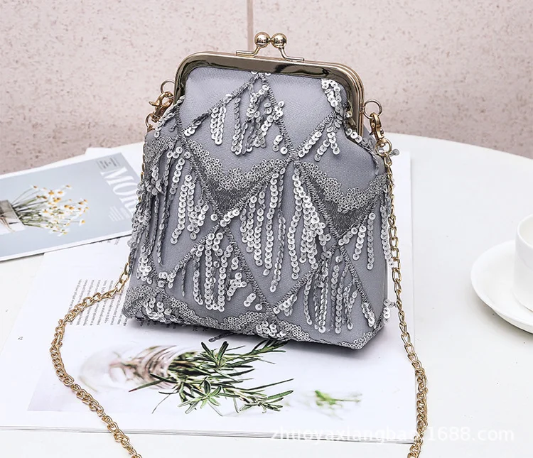 9341967923_1826699174