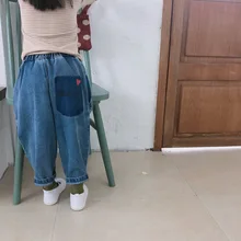 Ю. Детские осенние хлопковые джинсы для мальчиков и девочек, детские свободные джинсы в Корейском стиле с карманами и сердечками