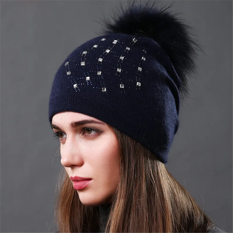 Navy Blue B Зимние женские шерстяные вязанные шапки модные Стразы Блестки кашемир громоздкая шапочка с помпон из меха енота теплые черепа - Цвет: Navy Blue B