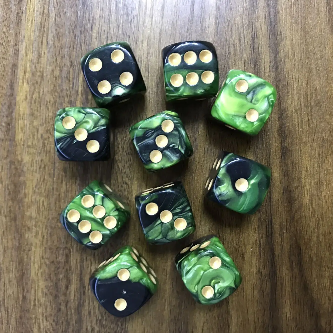 Green-Black 10 шт./компл. современный шесть сторонняя игра в кости смешанные цветные игральные кубики для игры в мяч Высокое качество кости для вечеринок TRPG геймер - Цвет: Green-Black