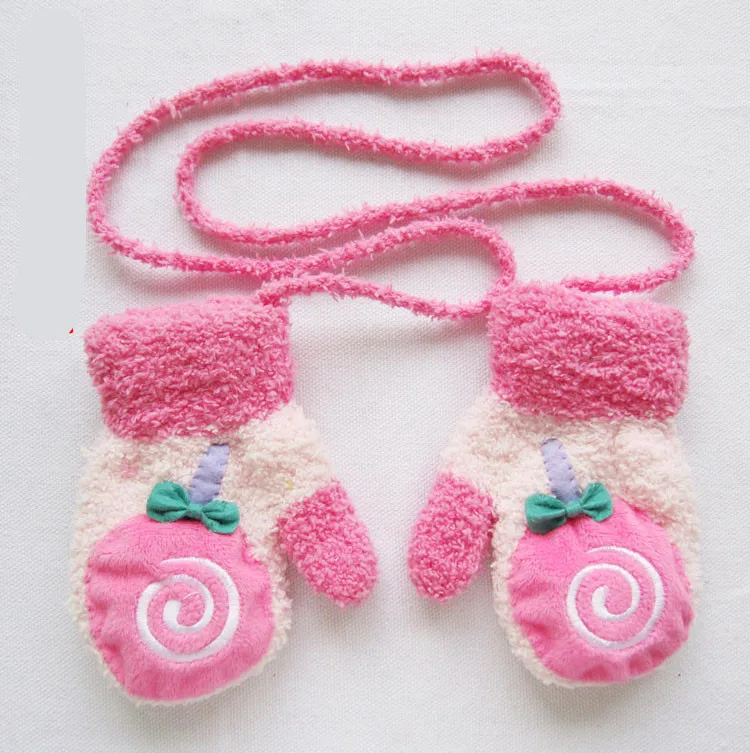 1 Pair Pink Детские перчатки с милым котиком и карамельной пандой из мультфильма; утепленные бархатные зимние детские рукавицы с веревкой на пальцах; теплые детские перчатки - Цвет: 1 Pair Pink