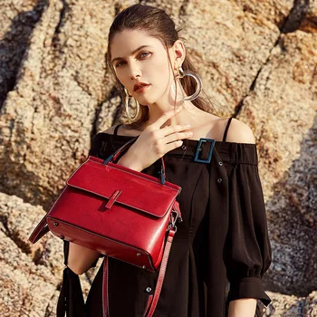 

Cowhide handbags spring and summer new leather shoulder messenger bag fashion all-match texture oil wax cowhide diagonal bag