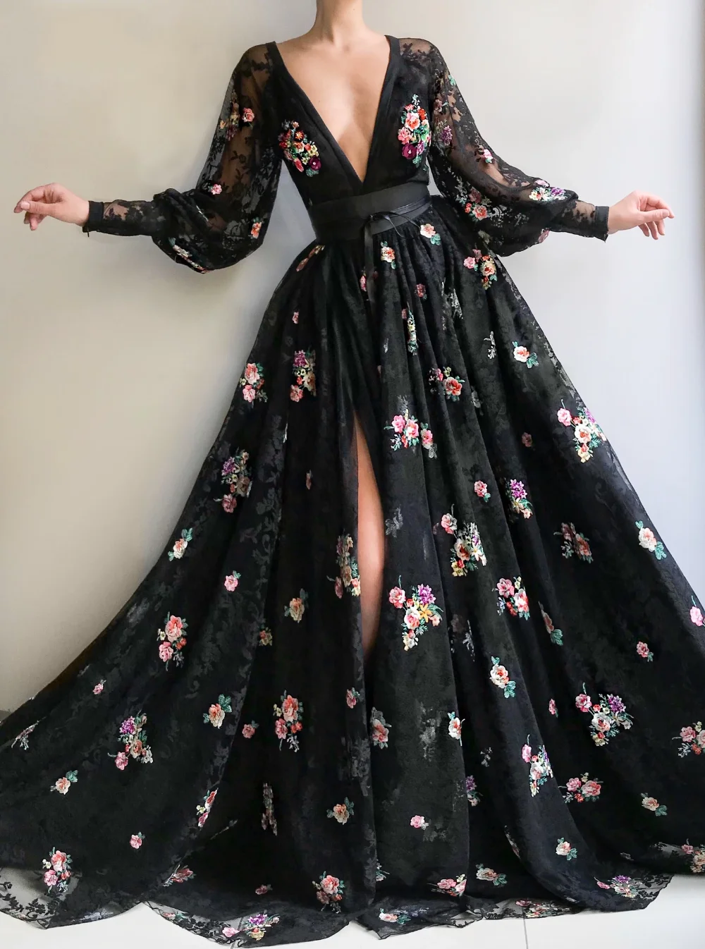 

Black Sexy Evening Dresses Long Sleeves V-Neck Appliques Lace Flowers Formal Dress High Slit Ready for Shipping Party Prom Gowns