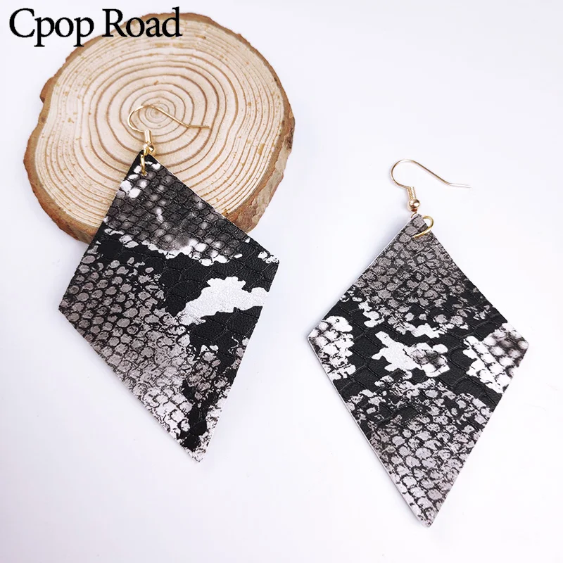 

Cpop Vintage Glitter Snake Skin Earrings Fashion Jewelry Big Rhombus Pendant PU Leather Earring Women Accessories Gift Wholesale