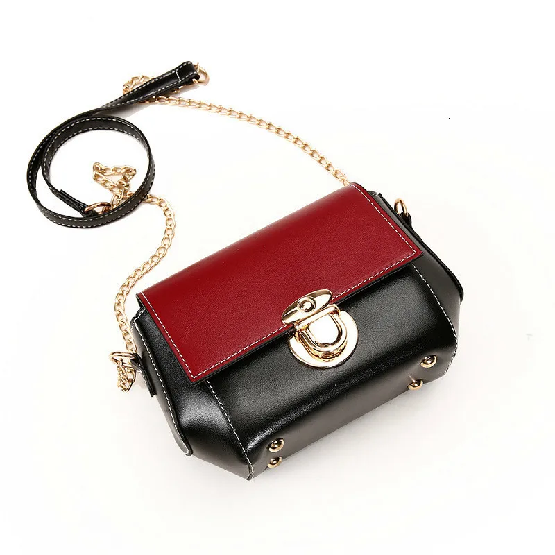 Маленькая женская сумка через плечо для досуга искусственная кожа на цепь