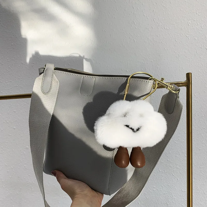 Подвеска-сумка {Smiling Little Cloud} супер красивая белая маленькая сумка из меха кролика