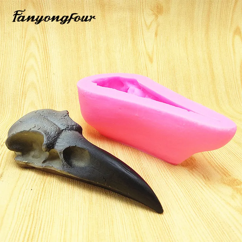 

Crow Skull Silicone Mold Resin Gypsum Baking Mold Chocolate Candle Mold