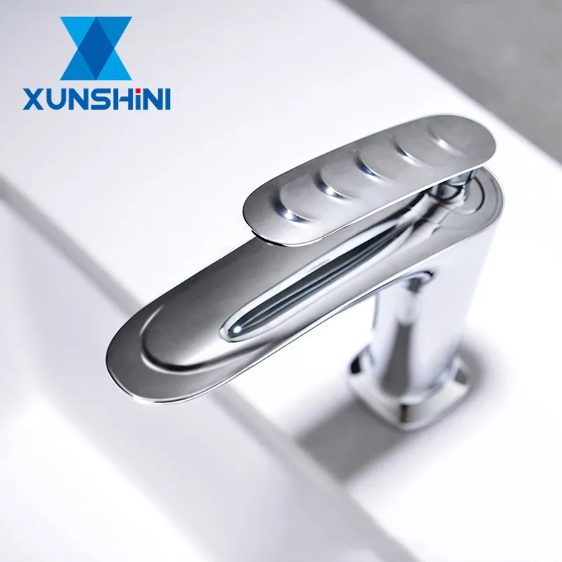 

XUNSHINI Basin Faucet Moden Bathroom Faucet Basin Mixer Tap deck Mounted Water Sink Faucets Bathroom Torneira para banheiro