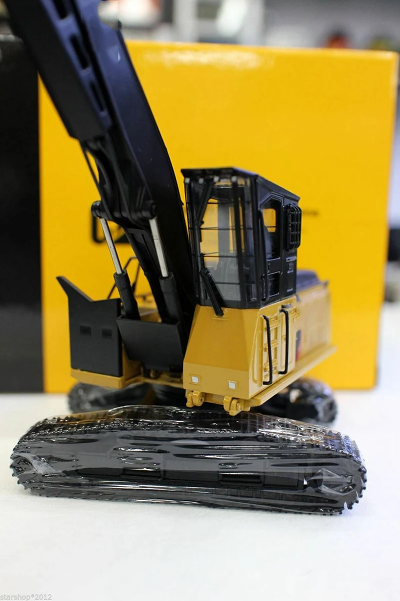 Collectible In Stock Tonkin 568LL 1/50 Scale Alloy Diecast Crawler-type Timber Grab Truck Engineering Machine TR40002 Model Boys