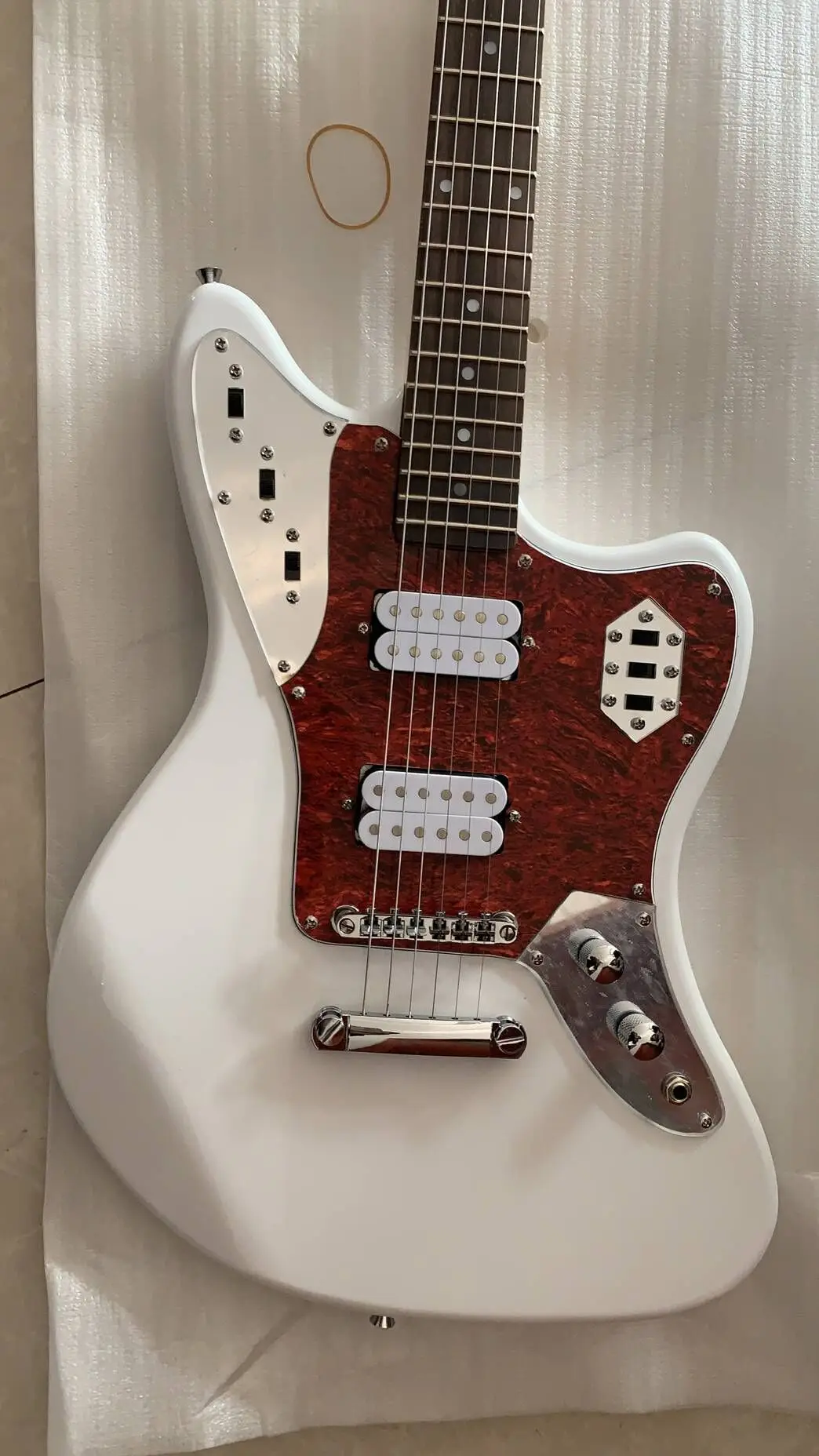 Wholesale Guitars Jaguar Model Electric Guitar Top Quality In White