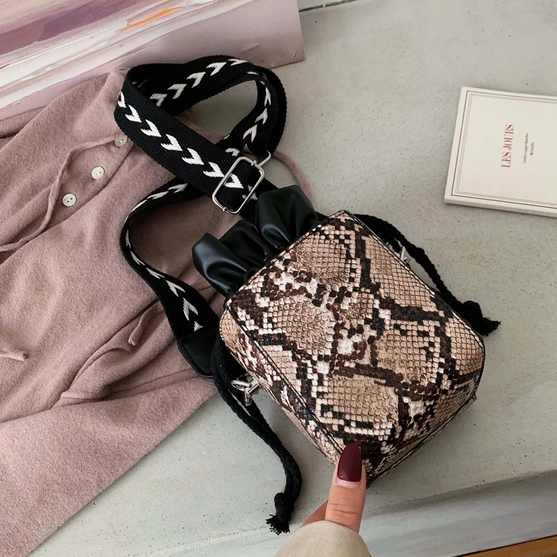 

European&American Independent Designer Design 2019 New Fashion Wild Texture Box Bag Messenger Bag Fashion Snakeskin Shoulder Bag