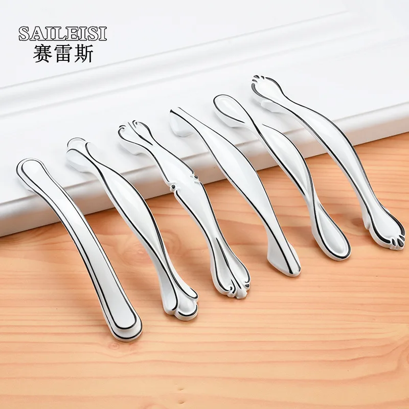 

Match Lacey Aluminium Alloy European Style Cabinet Door Handle Rome Black Simple Drawer Wardrobe Handle Hardware Handle